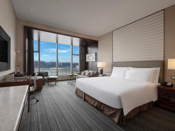 Radisson Blu Plaza Chongqing : photo 1 de la chambre premium room with yangtze river view