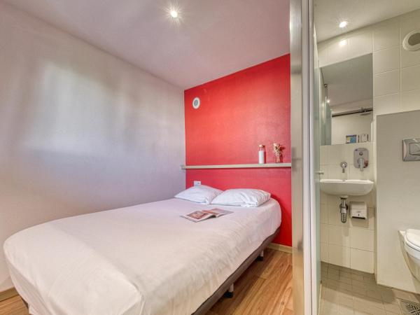 Eklo Hotels Le Havre : photo 6 de la chambre chambre double avec serviettes, wi-fi et télévision