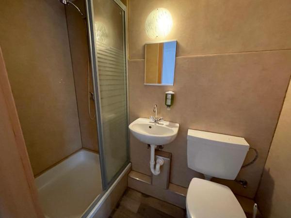 Interlaken Linda Inn Lodge : photo 3 de la chambre chambre double avec salle de bains privative