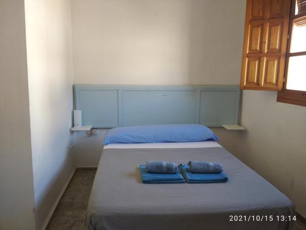 Vivienda Turística Templo Romano : photo 3 de la chambre chambre double avec salle de bains privative