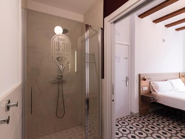 Hotel 19-30 Valencia : photo 2 de la chambre chambre double avec balcon