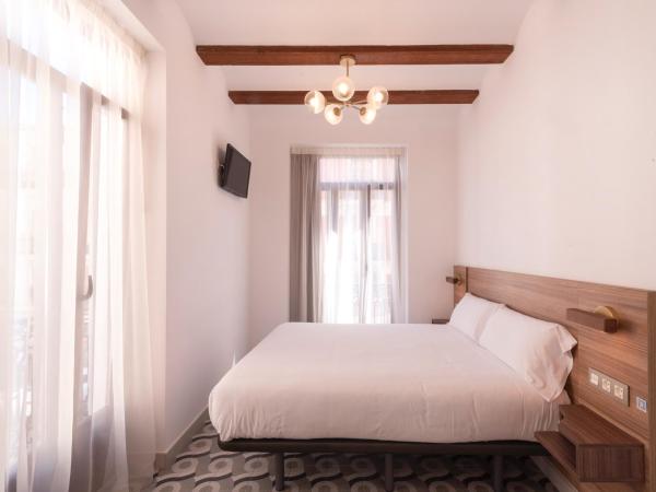 Hotel 19-30 Valencia : photo 9 de la chambre chambre triple avec balcon