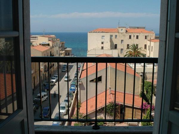 Hotel La Margherita & SPA : photo 1 de la chambre chambre double ou lits jumeaux avec balcon - vue sur mer