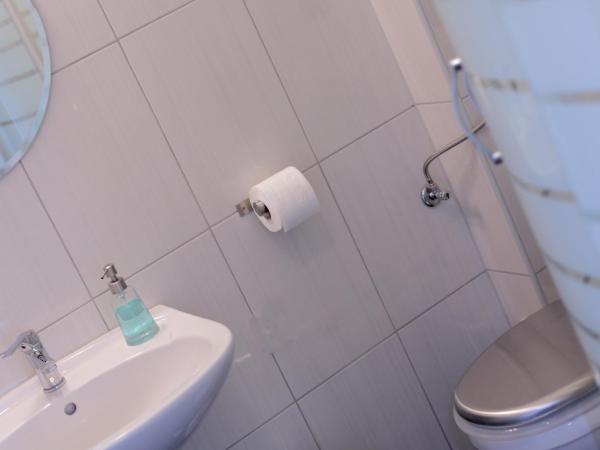 Maverick Ensuites : photo 8 de la chambre chambre double avec salle de bains privative