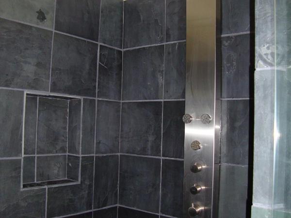 BlancNoir : photo 4 de la chambre chambre lit king-size avec baignoire spa