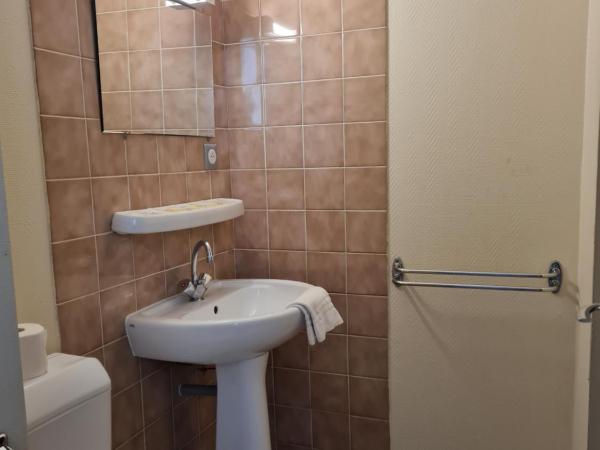 Hôtel Le Milan : photo 3 de la chambre chambre simple