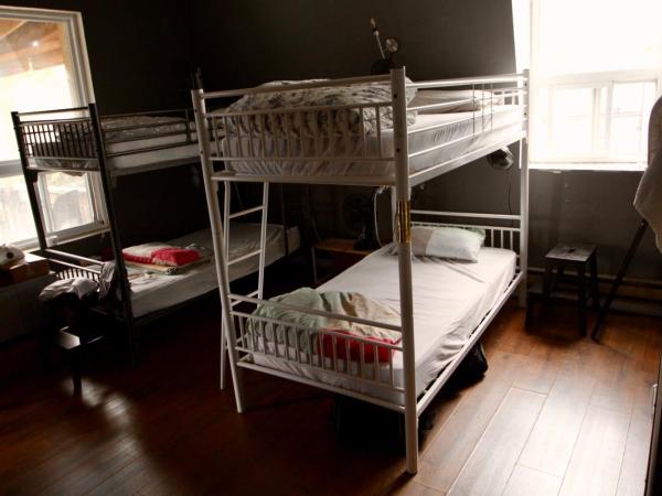 The Parkdale Hostellerie : photo 1 de la chambre lit dans dortoir mixte de 8 lits