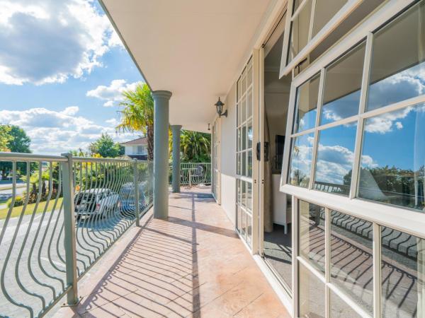 Silver Fern Rotorua Suites & Spa : photo 3 de la chambre inter connecting family suite with spa pools