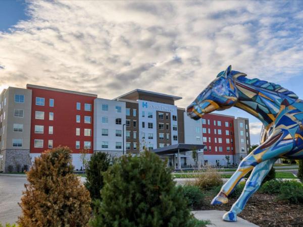Hyatt House Louisville East : photo 4 de la chambre cabinet de travail avec lit king-size