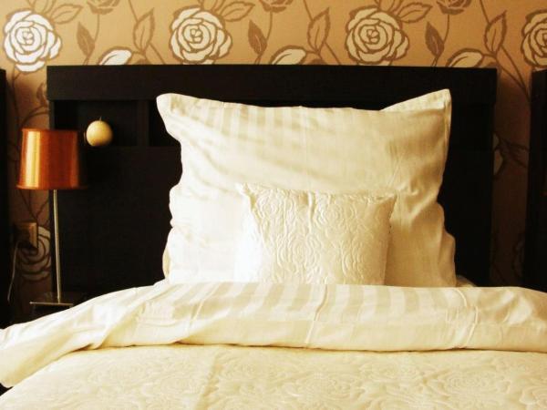 Sleep Well : photo 1 de la chambre chambre triple avec salle de bains commune