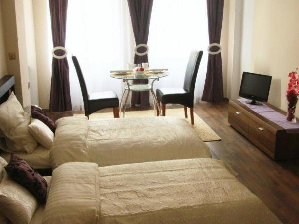 Sleep Well : photo 9 de la chambre chambre double ou lits jumeaux avec salle de bains commune