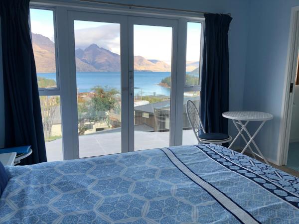 Greengables B&B : photo 2 de la chambre chambre lit queen-size avec balcon