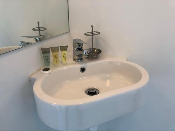 Greengables B&B : photo 9 de la chambre chambre lit queen-size avec balcon