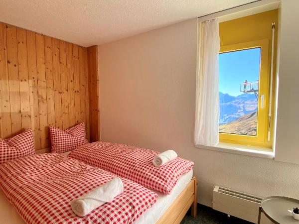 Berggasthaus First - Only Accessible by Cable Car : photo 1 de la chambre chambre familiale standard