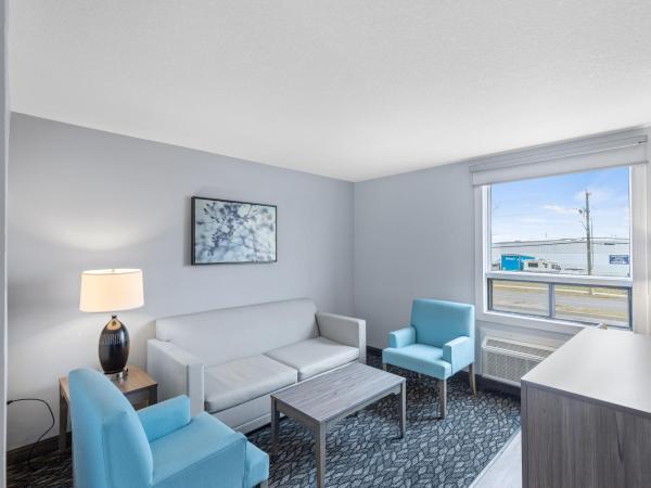 Emerald Hotel & Suites Calgary Airport : photo 4 de la chambre suite familiale deluxe
