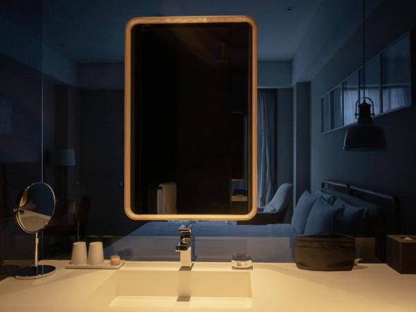 The Nook Hotel Hangzhou - A design hotel, Near subway : photo 4 de la chambre king-sized room-free minibar and free daily afternoon tea