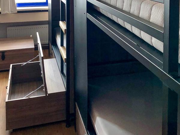 Generator Berlin Prenzlauer Berg : photo 1 de la chambre  chambre privée avec 4 lits et salle de bains commune