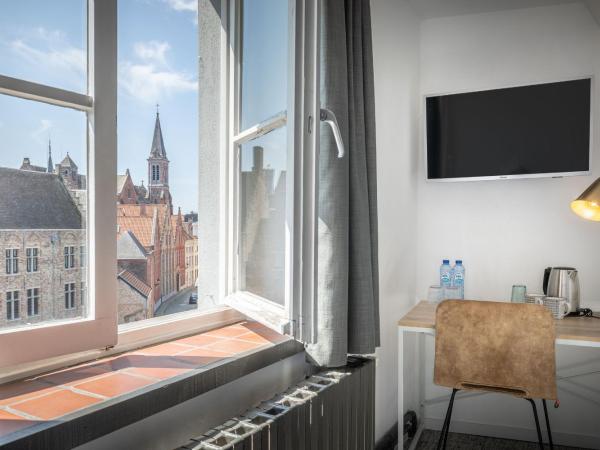 Hotel Augustyn Brugge : photo 6 de la chambre chambre triple - vue sur canal