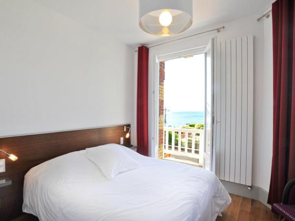Hotel Le Rayon Vert : photo 2 de la chambre chambre double avec baignoire - vue sur mer