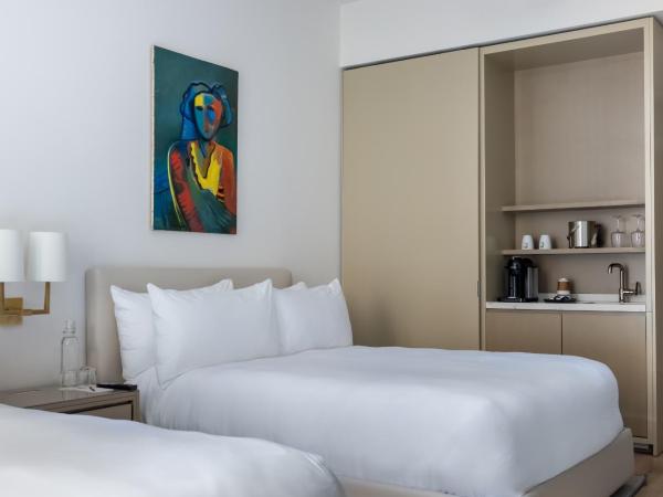 La Colombe d'Or Hotel : photo 7 de la chambre hébergement de luxe avec 2 lits queen-size doubles - tour