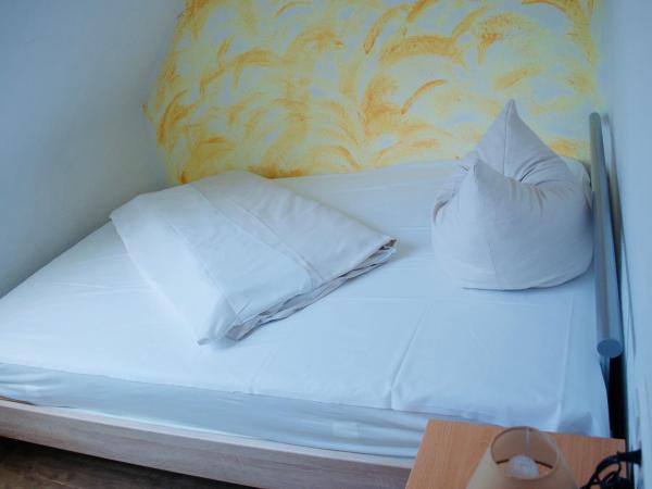 Hotel Discovery : photo 1 de la chambre petite chambre double