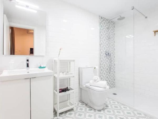 COOL LOFTS center valencia : photo 9 de la chambre chambre double avec salle de bains privative