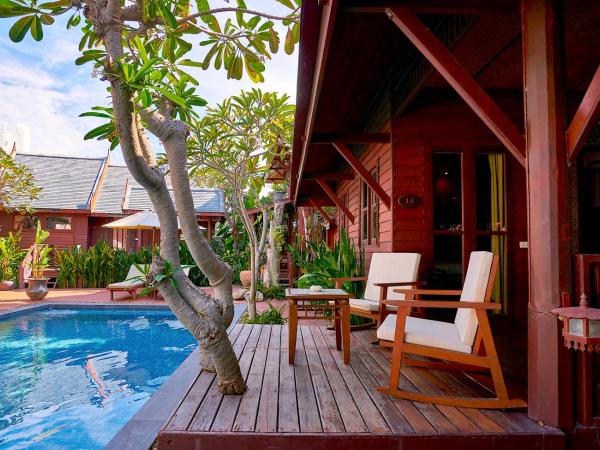 Ruenkanok Thaihouse Resort : photo 3 de la chambre villa au bord de la piscine
