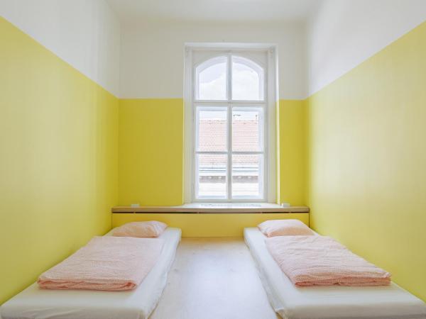 Flow Spaces : photo 5 de la chambre chambre triple avec salle de bains privative