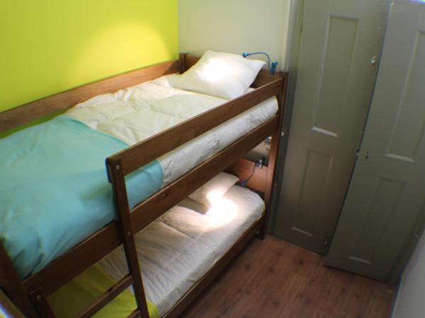 Meeting Hostel : photo 1 de la chambre petite chambre lits jumeaux