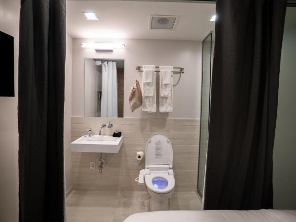 SOVA Micro-Room & Social Hotel : photo 2 de la chambre petite chambre double