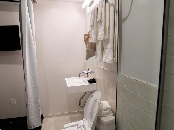 SOVA Micro-Room & Social Hotel : photo 4 de la chambre petite chambre double