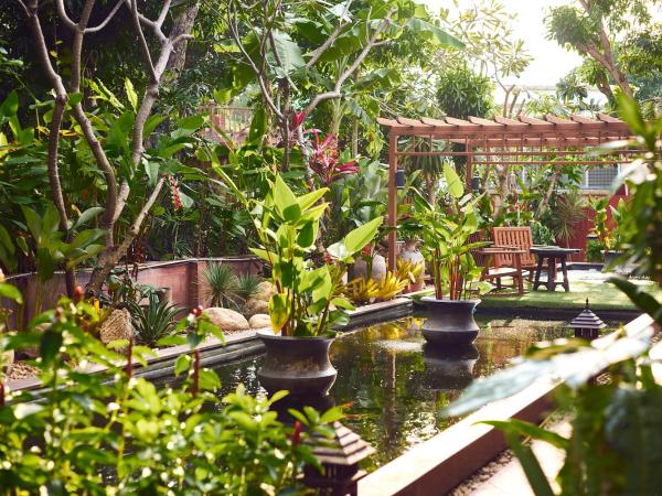 Ruenkanok Thaihouse Resort : photo 2 de la chambre villa avec vue sur Étang 