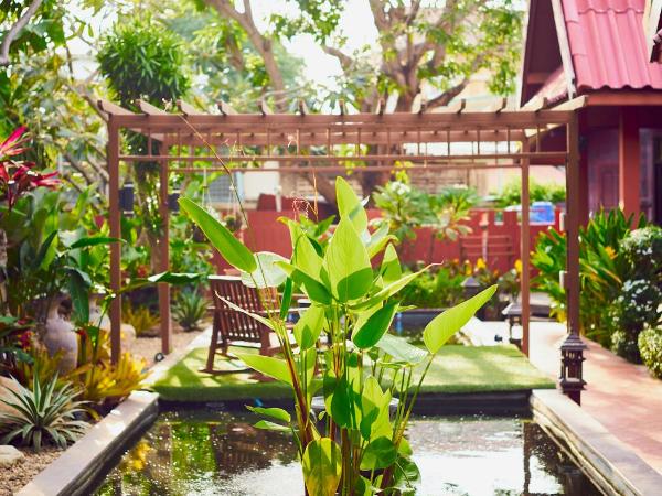Ruenkanok Thaihouse Resort : photo 7 de la chambre villa avec vue sur Étang 