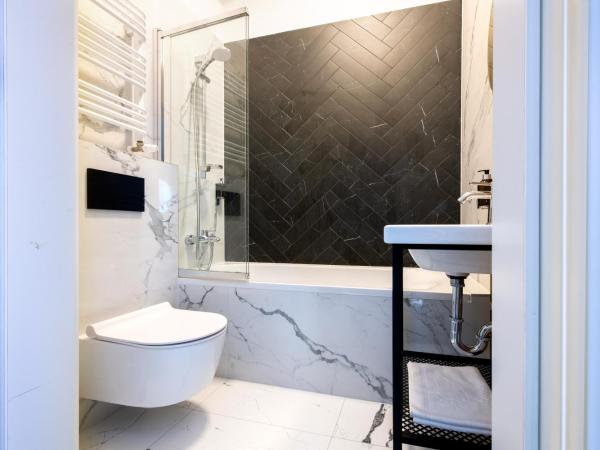 MR67 Mayera Rapaporta : photo 8 de la chambre chambre double ou lits jumeaux standard avec baignoire