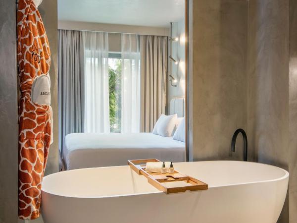 Only YOU Hotel Málaga : photo 8 de la chambre suite junior oy love