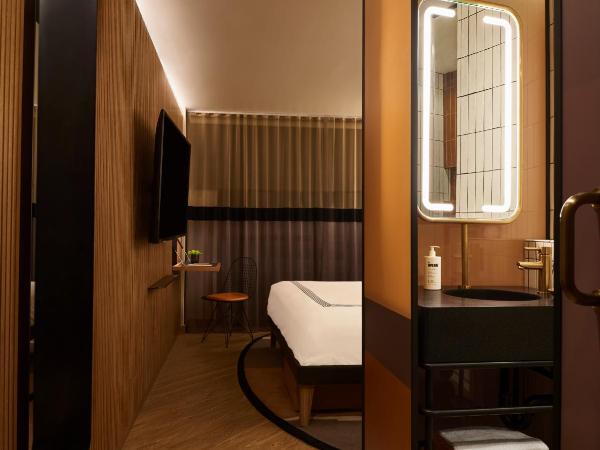 tommie Hollywood, part of Jdv by Hyatt : photo 1 de la chambre chambre lits jumeaux avec douche - accessible aux personnes à mobilité réduite