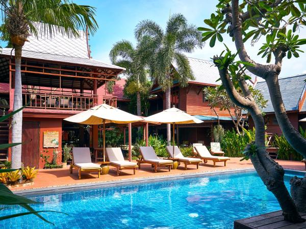 Ruenkanok Thaihouse Resort : photo 1 de la chambre villa au bord de la piscine