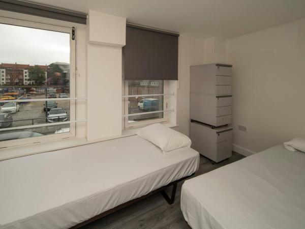 OYO Harbourside Hostel Bristol : photo 1 de la chambre bed in 2-bed mix dormitory