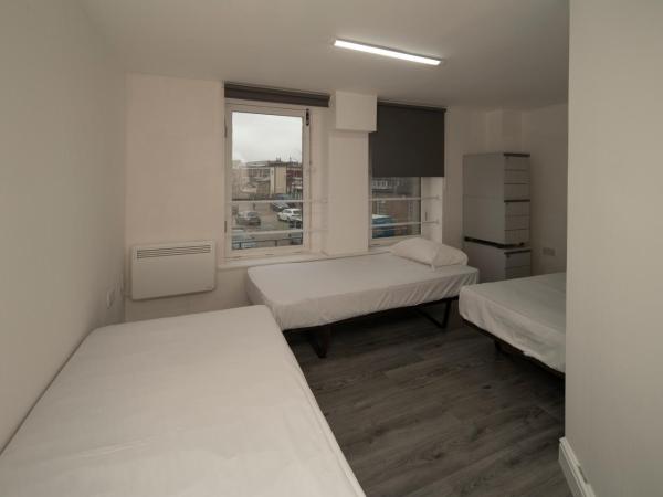 OYO Harbourside Hostel Bristol : photo 1 de la chambre bed in 3-bed mix dormitory