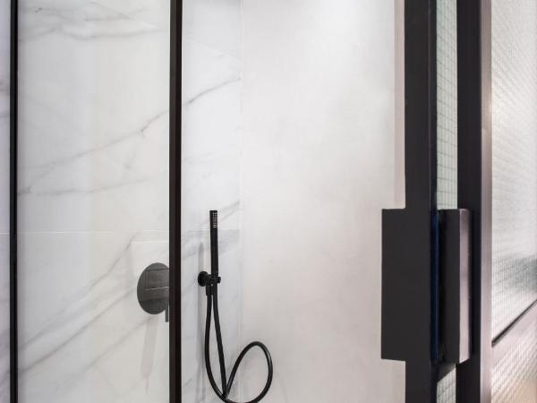 Niki Athens Hotel : photo 4 de la chambre chambre lits jumeaux cozy - vue sur rue