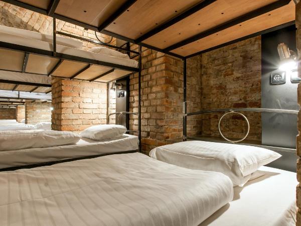 Czech Inn : photo 3 de la chambre lit superposé dans dortoir mixte de 34 lits au sous-sol