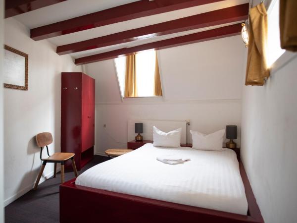 Hotel Internationaal : photo 4 de la chambre chambre double avec salle de bains privative