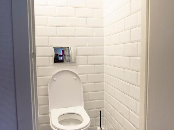 Hotel Internationaal : photo 10 de la chambre chambre double avec salle de bains privative