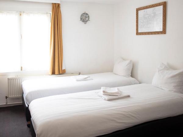 Hotel Internationaal : photo 8 de la chambre chambre lits jumeaux avec salle de bains commune