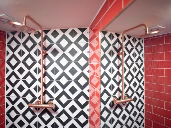 Hotel Internationaal : photo 10 de la chambre chambre double avec salle de bains commune