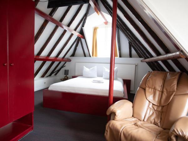 Hotel Internationaal : photo 4 de la chambre chambre double deluxe avec baignoire