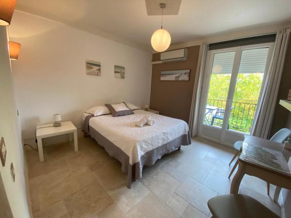 Hotel Carina : photo 10 de la chambre chambre double - vue sur jardin