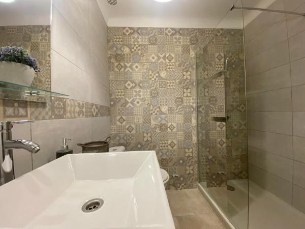 Hotel Carina : photo 9 de la chambre chambre double - vue sur jardin