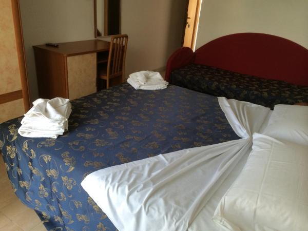 Hotel Sultano : photo 5 de la chambre chambre triple avec balcon