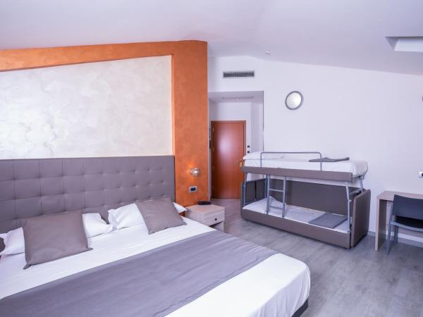 Hotel Gabbiano : photo 3 de la chambre chambre quadruple basique